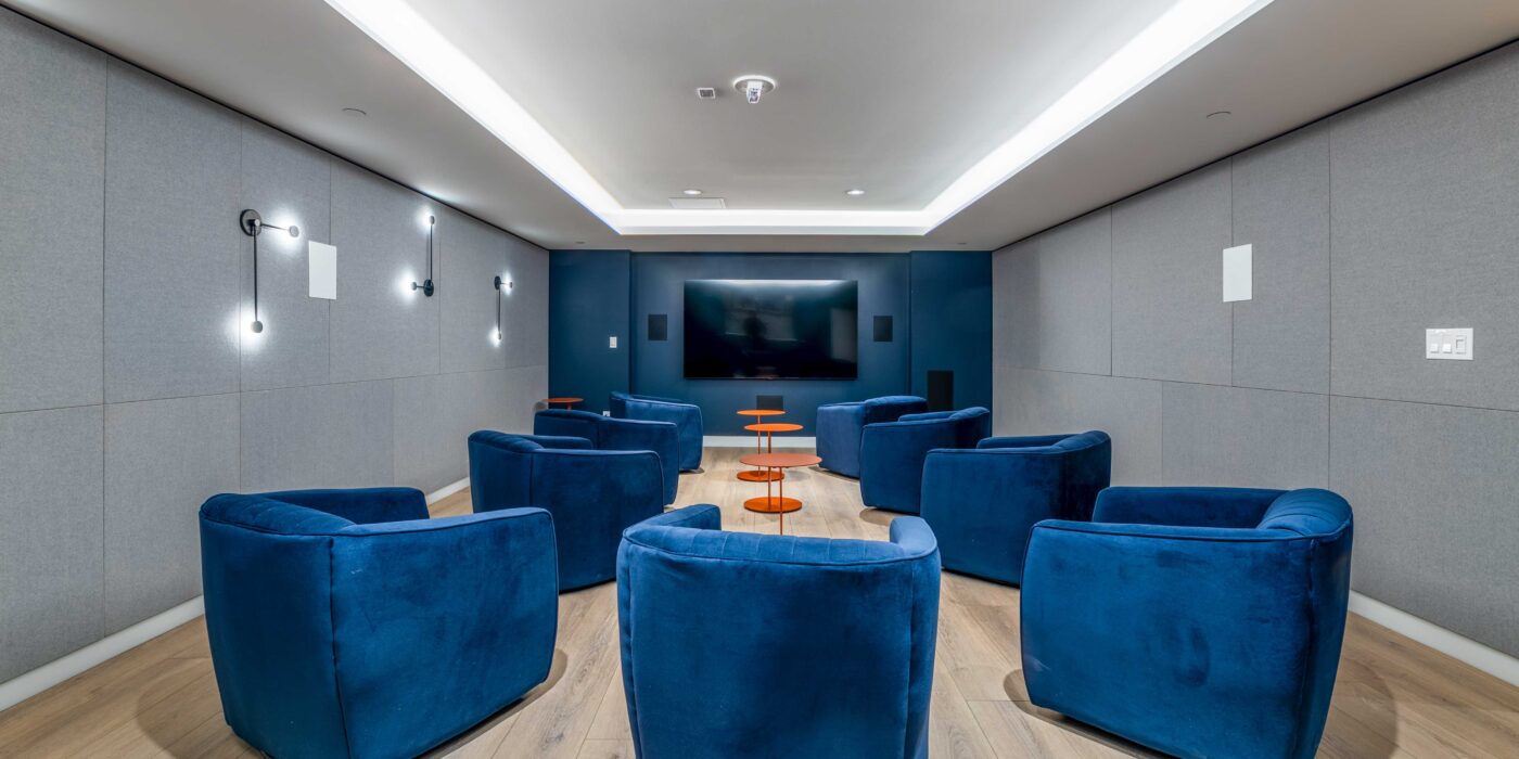 BelaSquare_INT_Amenity_MediaRoom_94Eastman_Nov2024