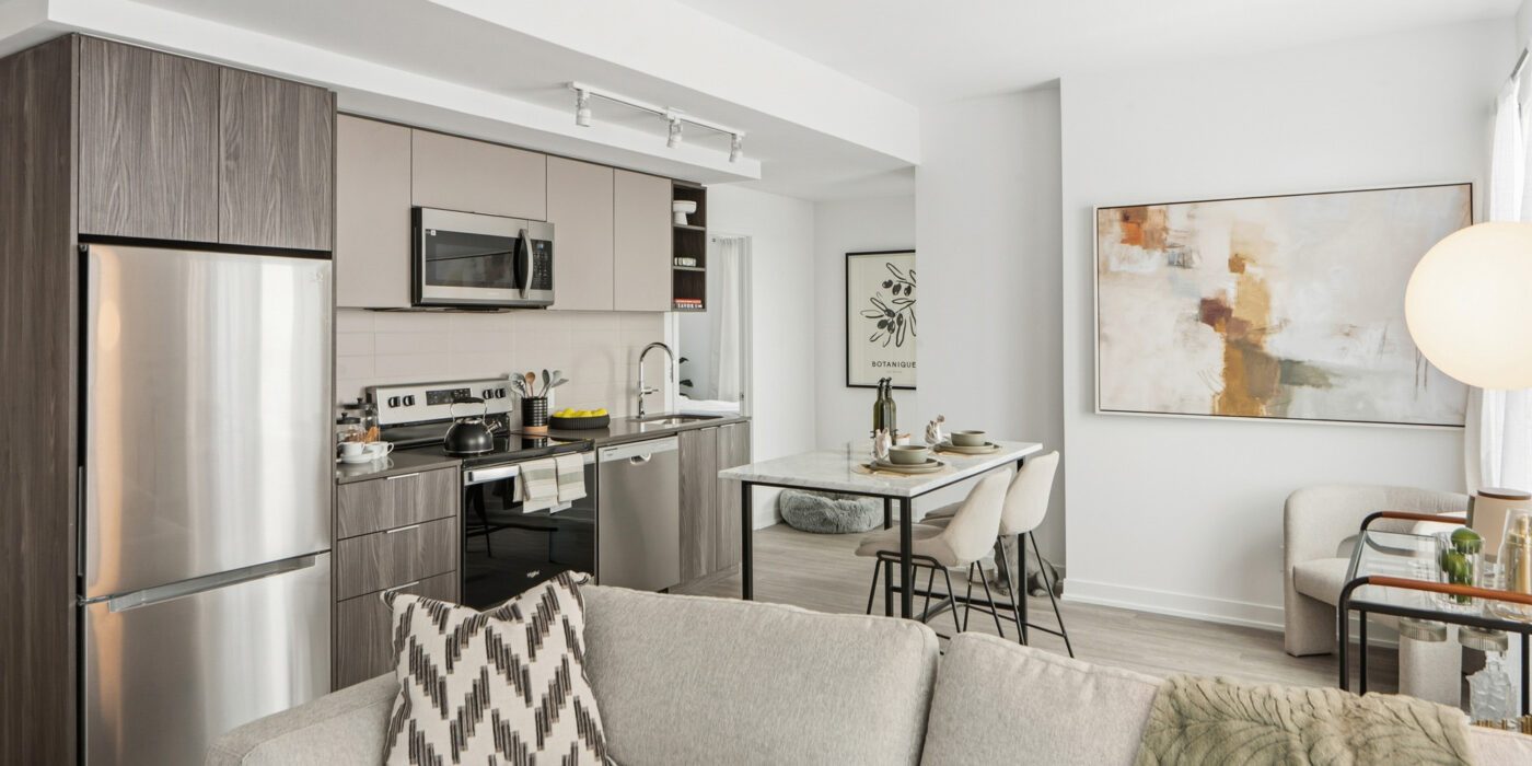 BelaSquare_INT_Model_Orchid#2903_KitchenLiving_Feb2026